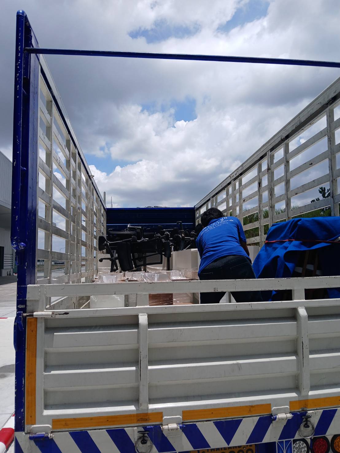 19 - https://เฮงเฮงมูฟบริการขนย้ายทั่วไทย.com | เฮง เฮง มูฟ บริการขนย้ายครบวงจร ทั้งบ้าน คอนโด สำนักงาน และตู้เซฟ โดยทีมงานมืออาชีพ พร้อมบริการแพ็คกิ้ง ถอดประกอบเฟอร์นิเจอร์อย่างปลอดภัย มีรถทุกชนิดให้บริการทั่วไทย ติดต่อได้ 24 ชม.