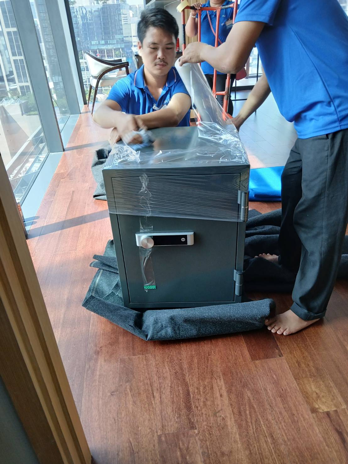 24 - https://เฮงเฮงมูฟบริการขนย้ายทั่วไทย.com | เฮง เฮง มูฟ บริการขนย้ายครบวงจร ทั้งบ้าน คอนโด สำนักงาน และตู้เซฟ โดยทีมงานมืออาชีพ พร้อมบริการแพ็คกิ้ง ถอดประกอบเฟอร์นิเจอร์อย่างปลอดภัย มีรถทุกชนิดให้บริการทั่วไทย ติดต่อได้ 24 ชม.