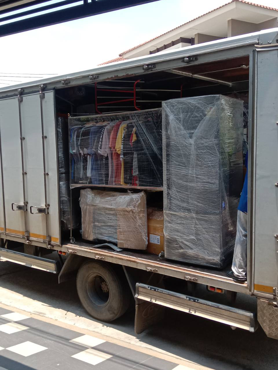 46 - https://เฮงเฮงมูฟบริการขนย้ายทั่วไทย.com | เฮง เฮง มูฟ บริการขนย้ายครบวงจร ทั้งบ้าน คอนโด สำนักงาน และตู้เซฟ โดยทีมงานมืออาชีพ พร้อมบริการแพ็คกิ้ง ถอดประกอบเฟอร์นิเจอร์อย่างปลอดภัย มีรถทุกชนิดให้บริการทั่วไทย ติดต่อได้ 24 ชม.