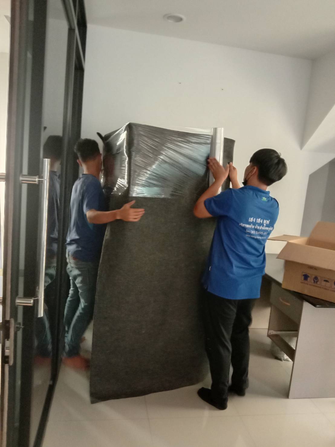 54 - https://เฮงเฮงมูฟบริการขนย้ายทั่วไทย.com | เฮง เฮง มูฟ บริการขนย้ายครบวงจร ทั้งบ้าน คอนโด สำนักงาน และตู้เซฟ โดยทีมงานมืออาชีพ พร้อมบริการแพ็คกิ้ง ถอดประกอบเฟอร์นิเจอร์อย่างปลอดภัย มีรถทุกชนิดให้บริการทั่วไทย ติดต่อได้ 24 ชม.